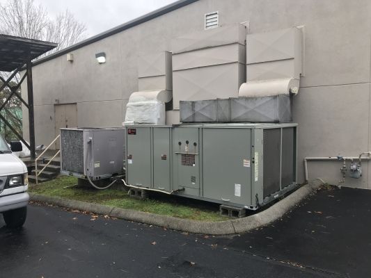 Lease with an Option to PURCHASE - Kingston Pike Retail: 6217 Kingston Pike, Knoxville, TN 37919
